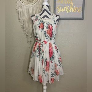 FREE PEOPLE floral and lace dress. Size Medium. Plenty of room with flowy fit.
